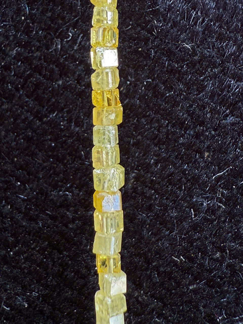 Chuỗi kim cương vuông vàng thiên nhiên Dài 40cm