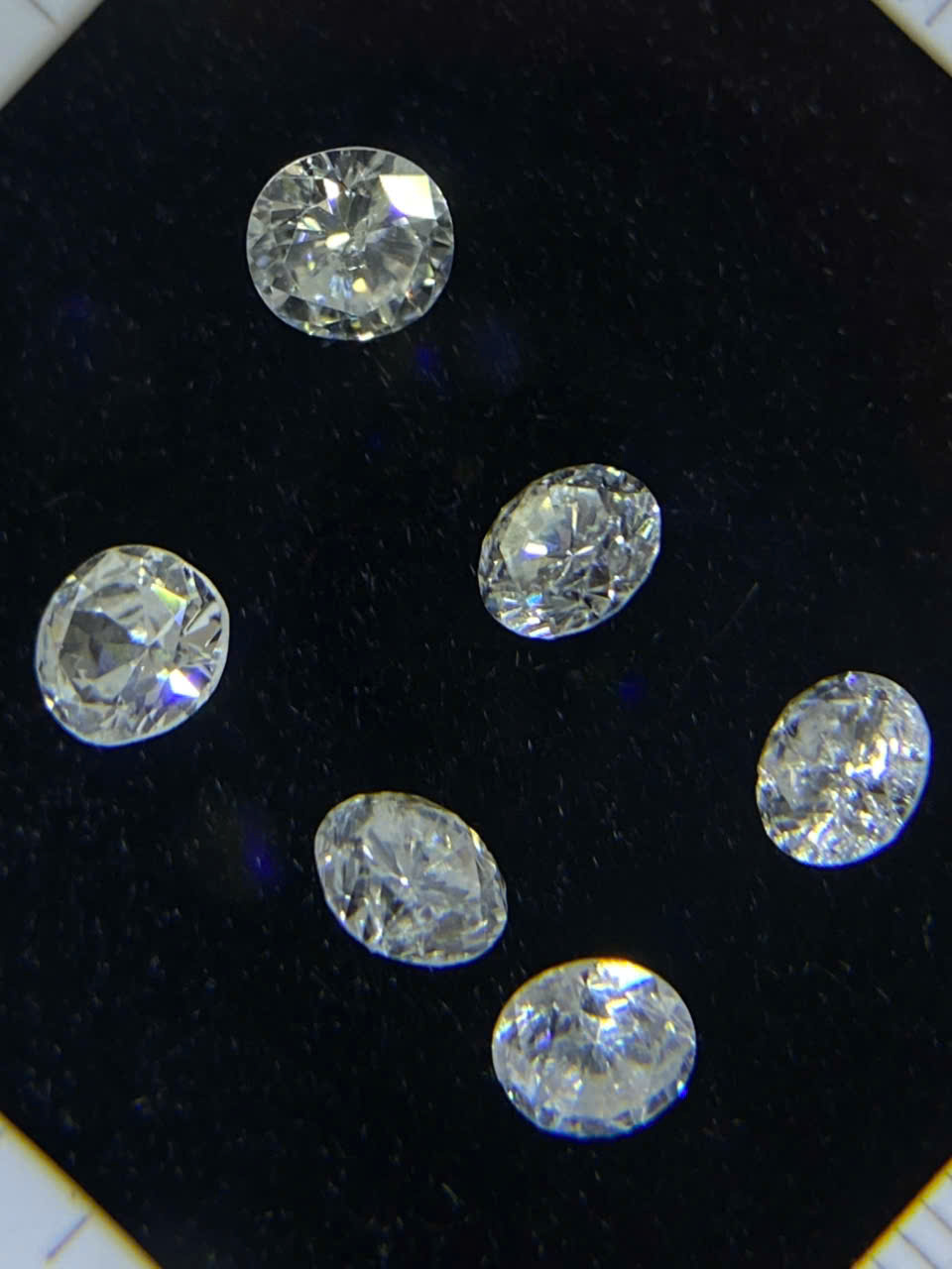 Kim cương trắng cắt giác  Size: 2.6mm #2