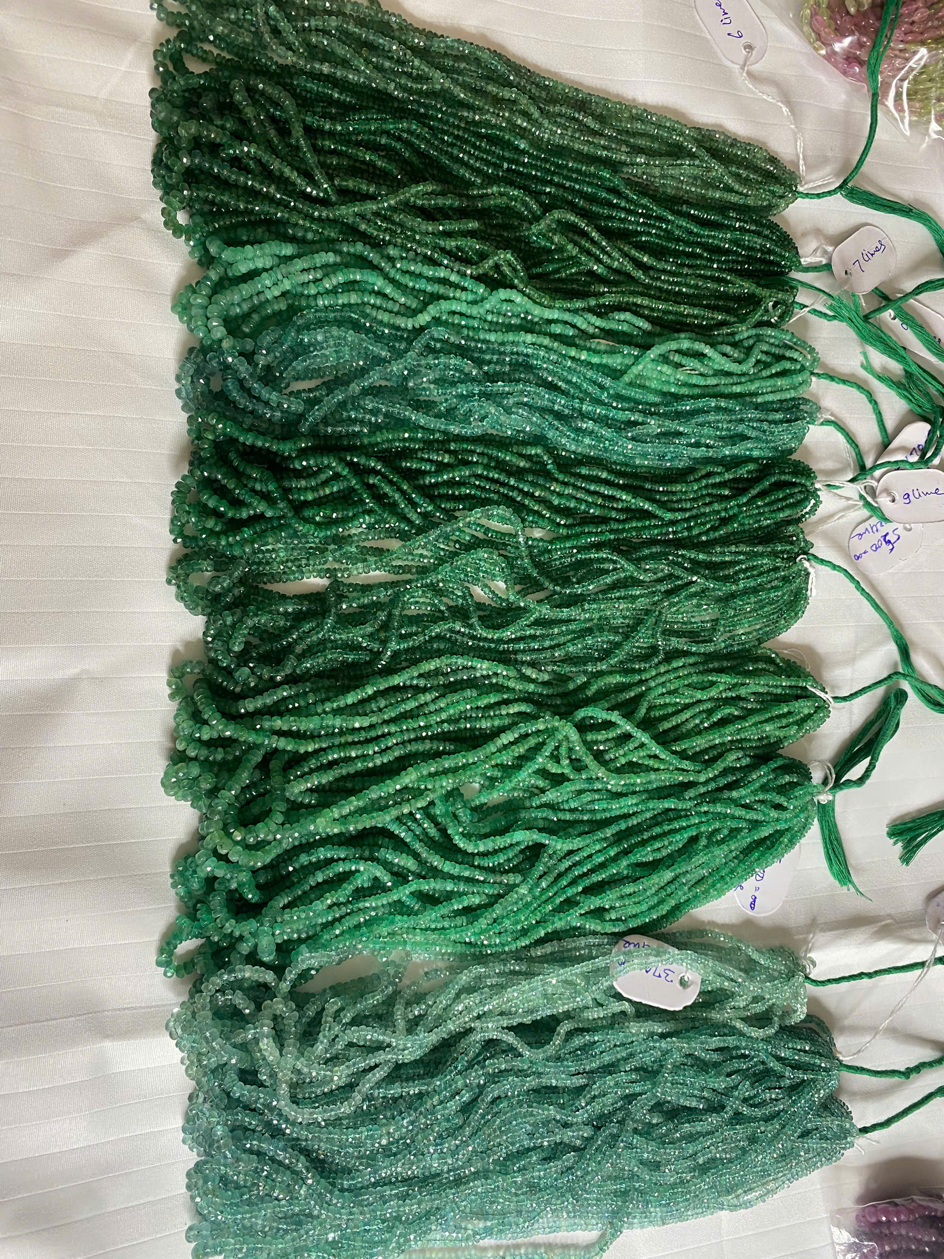 Ngọc Lục Bảo - Emerald cắt giác 2,6-5ly (lô 120 sợi) #3