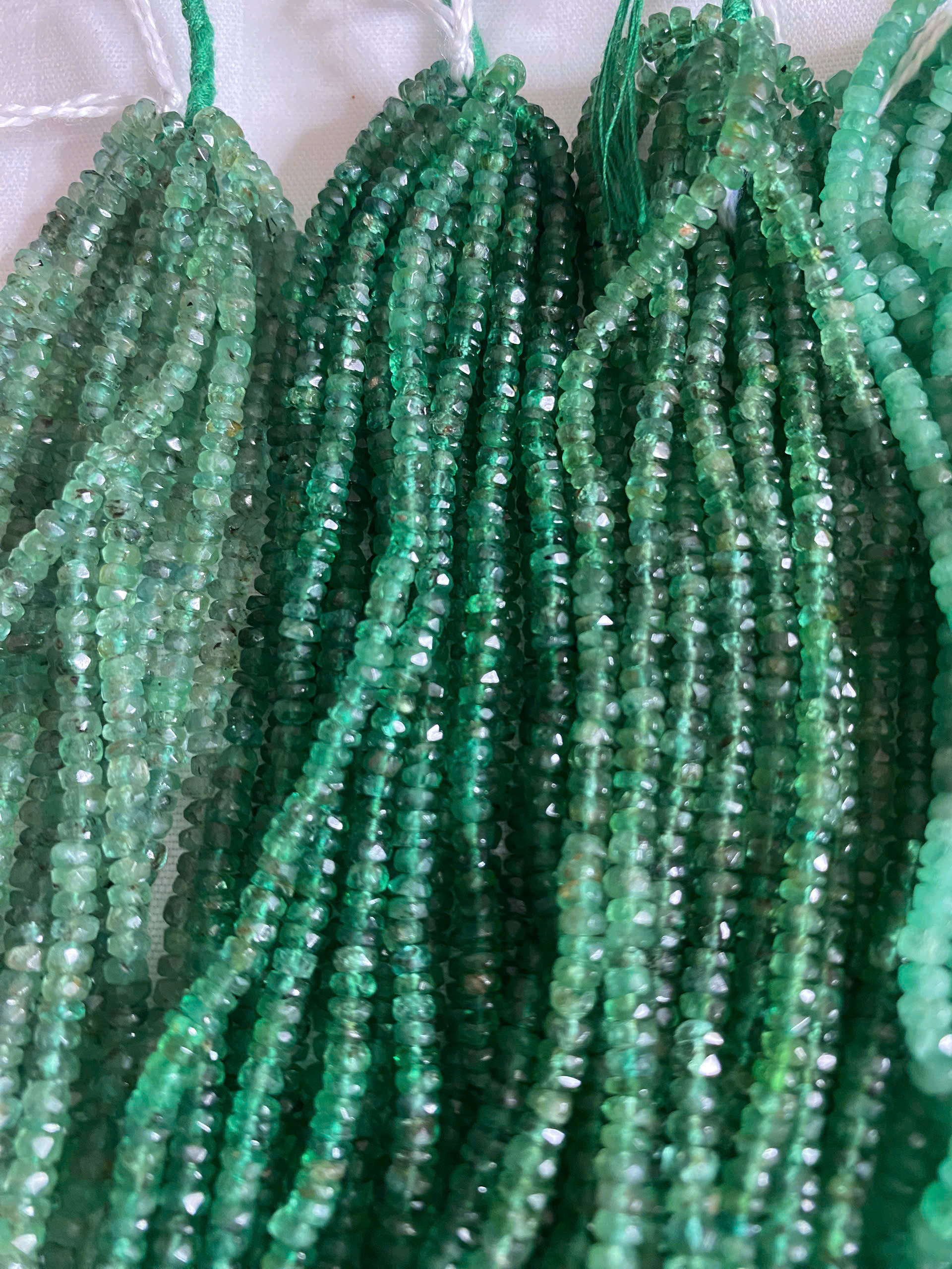 Ngọc Lục Bảo - Emerald cắt giác 2,6-5ly (lô 120 sợi) #4