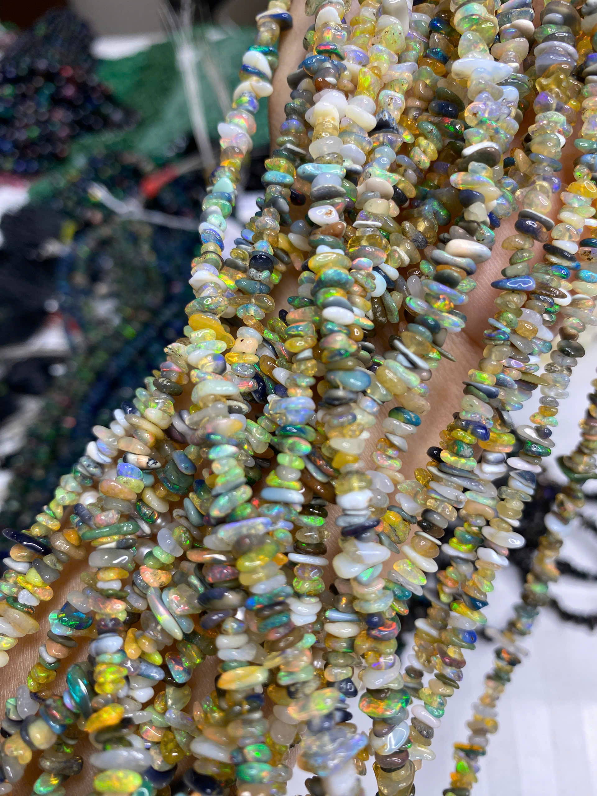 Opal thô dẹt nhiều màu 4x6ly #3